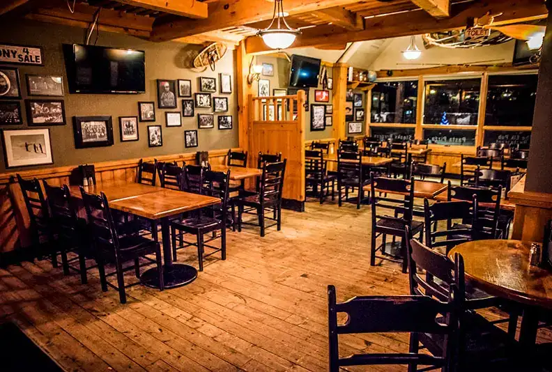 Photo showing The Elk & Oarsman Restaurant & Pub