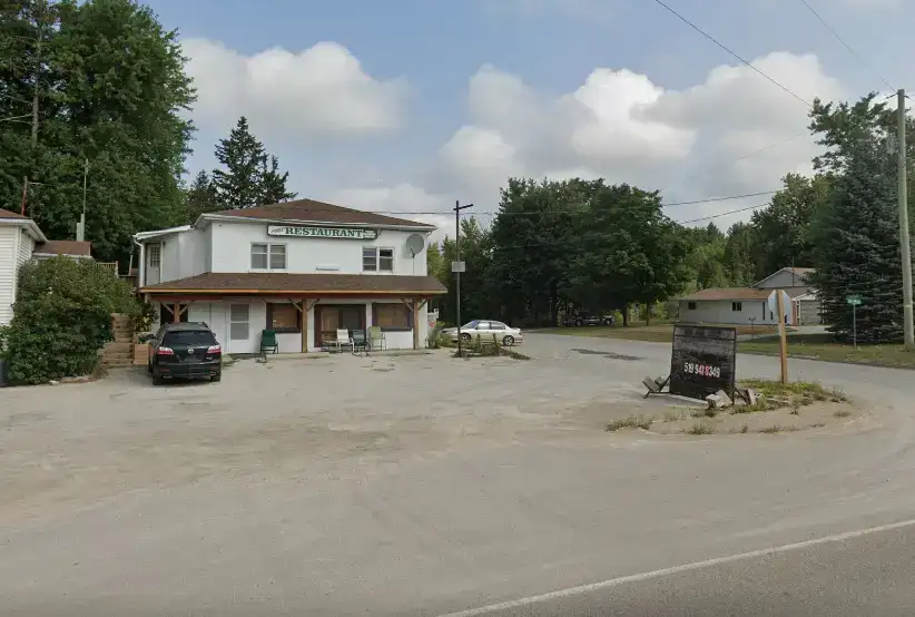 Photo showing The Pines Restaurant & Garage